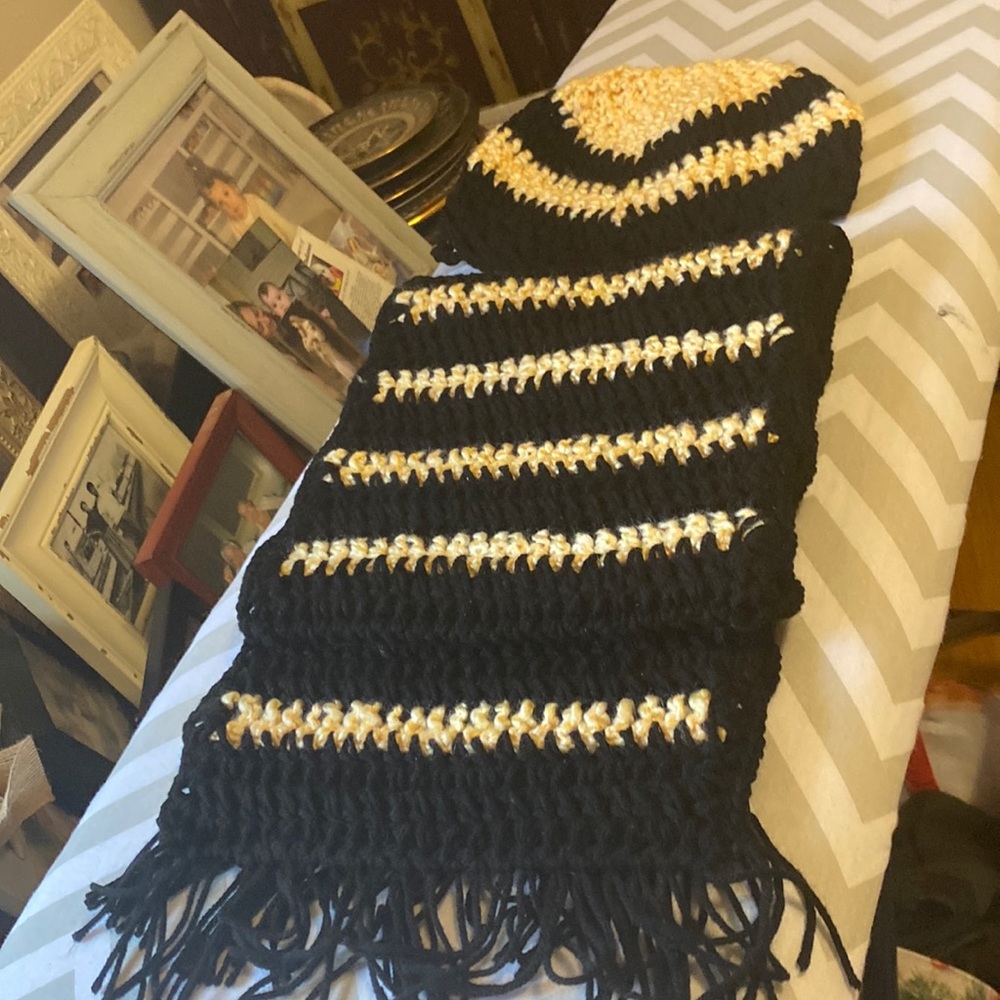 NWOT Old World Style matching scarf and beanie.